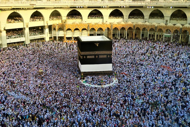 Insider Tips to Save Money on Umrah Packages Without Compromising Comfort